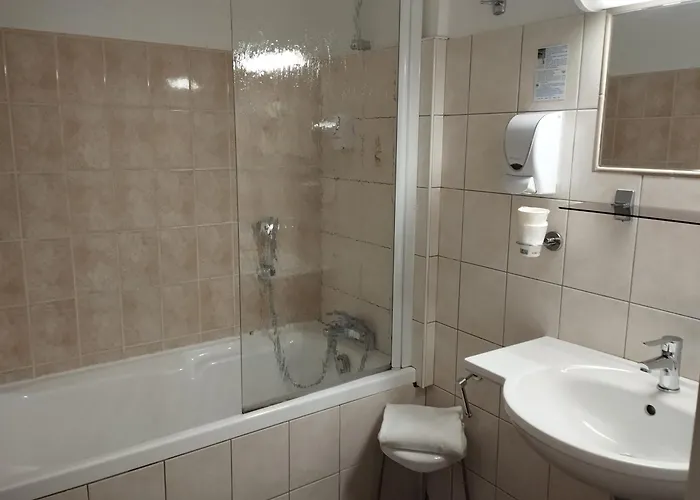 Hotel De Provence 2*