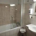 Hotel De Provence 2*