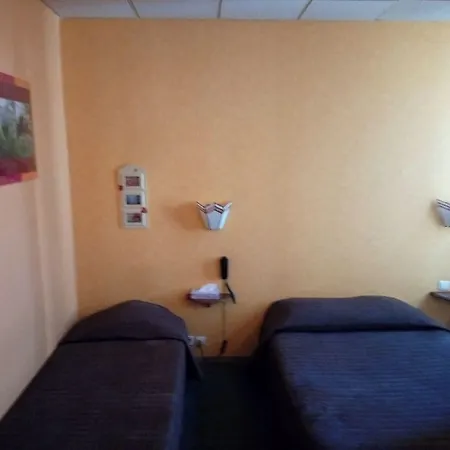 Hotel De Provence 2*