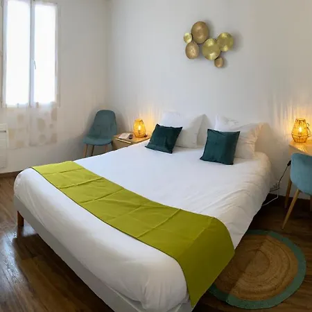 Hotel De Provence 2*