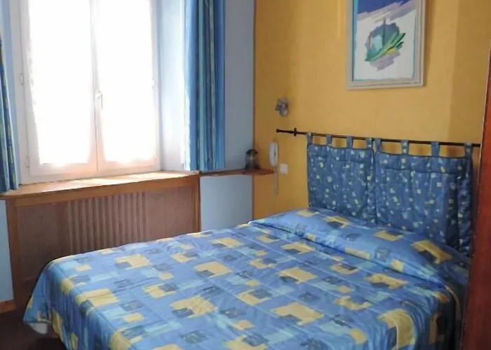 Hotel De Provence 2*