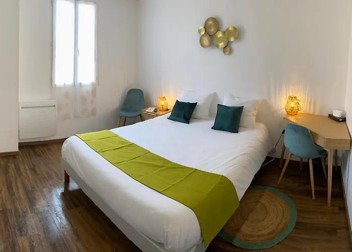 Hotel De Provence 2*